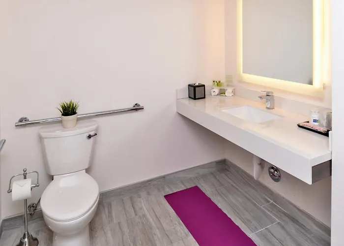 Holiday Inn Express & Suites San Diego - Mission Valley By Ihg